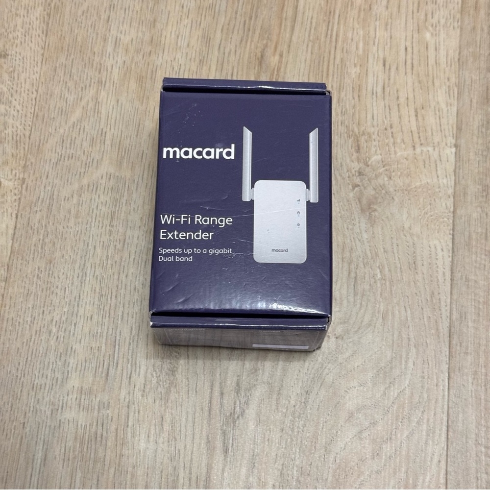 White Wi-Fi Range Extender